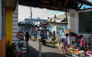 People interacting in markets, a view of their behaviour