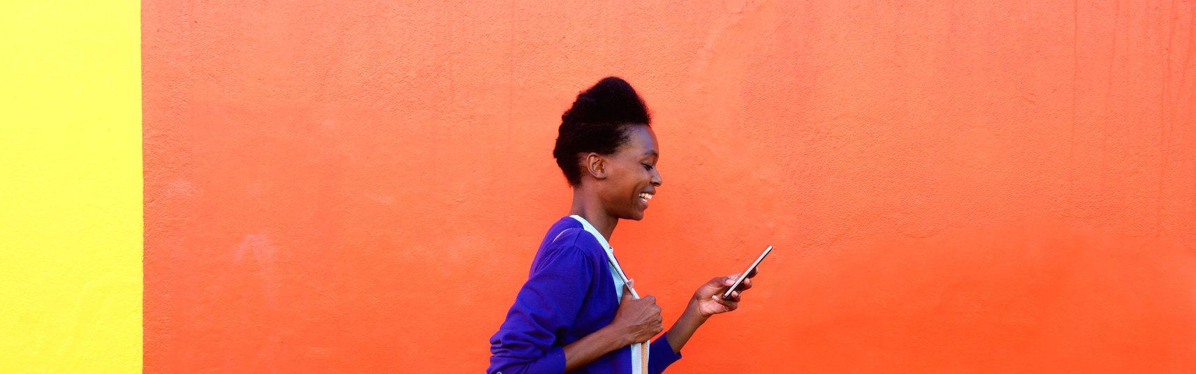 African woman using her cellphone